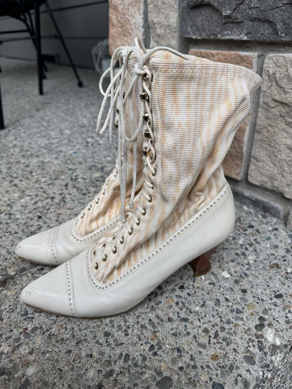 Stuart Weitzman Vintage Granny White Leather Lace Up Victorian Style Ankle Boots
